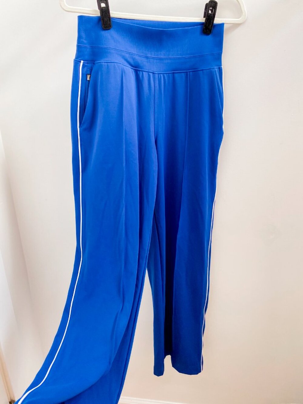 Athleta Blue and White Stripe Pull-On Active Pants - Size Small